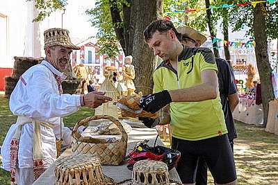 Брендовый фестиваль \"Льняная карусель\" провели в Корме