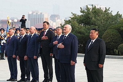 Лукашенко в Пхеньяне возложил венок к монументу \"Освобождение\"