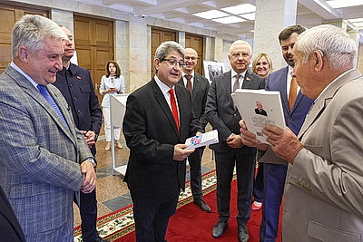 Выставка к 100-летию Фиделя Кастро открылась в Палате представителей