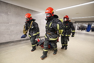 Ночные учения МЧС прошли на станции метро \"Аэродромная\" в Минске