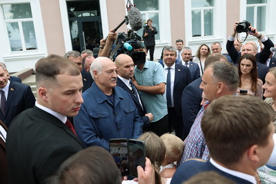 Торговля на селе и перспективы БелОМО. Лукашенко посетил Вилейский район