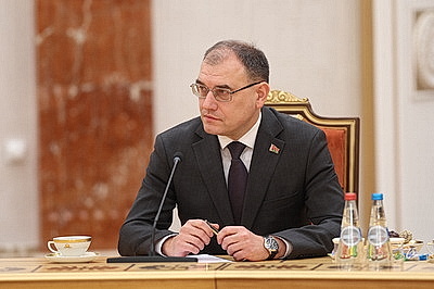 Лукашенко вручил дипломы доктора наук и аттестаты профессора