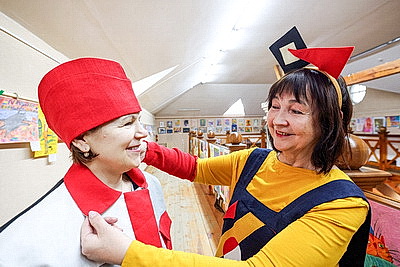 Вдохновились местными художниками. Витебские мастерицы создали коллекцию одежды в духе супрематизма