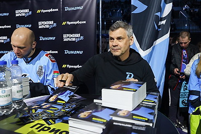 \"Наши болельщики - лучшие\". Хоккейное \"Динамо\" закрыло сезон в \"Минск-Арене\"