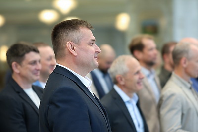 Представители бизнеса посетили с экскурсией Дворец Независимости