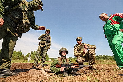 Танк над головой и первый выстрел: как проходит конкурс военно-патриотических клубов ВС