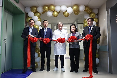 Роботический комплекс для операций запустили в МНПЦ хирургии, трансплантологии и гематологии