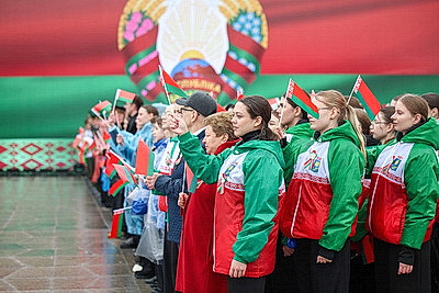 Торжественно и ярко. Церемония чествования государственных символов прошла в Минске