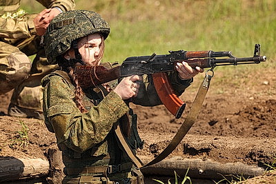 Танк над головой и первый выстрел: как проходит конкурс военно-патриотических клубов ВС