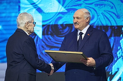 Лукашенко вручил премии \"За духовное возрождение\" и спецпремии Президента