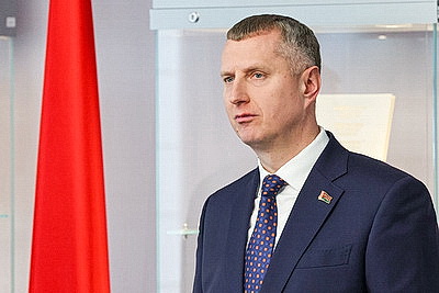 Крутой - школьникам: паспорт - это документ, в котором встречается ваша личная история и корни всей страны