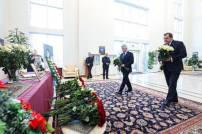 В книге соболезнований в посольстве Ирана в Беларуси продолжают оставлять записи