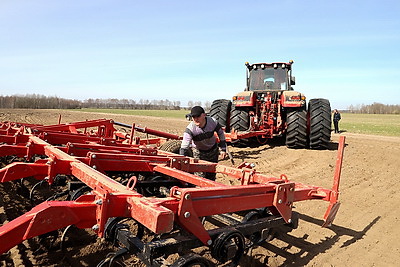 Аграрии Светлогорского района активно включились в посевную кампанию