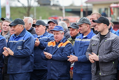 Техника к жатве: хозяйства Минской области получили 100 новых комбайнов