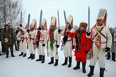 Деревня, где каждый мечтает стать \"царем\". Как в Семежево сохраняют уникальный обряд