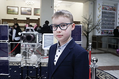 \"Впечатляет буквально все\". Участники \"Первого шага в науку\" о масштабе конференции и современных разработках