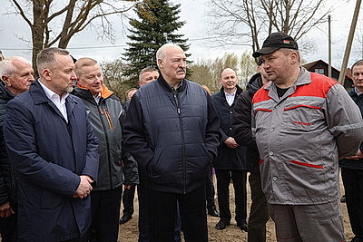 Лукашенко ознакомился с перспективами развития отечественного тракторостроения