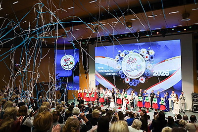 От традиций к современности. Около 300 участниц собрал в Минске форум \"Труд. Созидание. Будущее\"