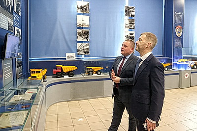 Губернатор Чукотского автономного округа ознакомился с производством БЕЛАЗа