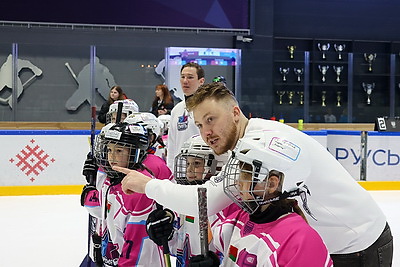 В хоккей играют не только мужчины. Всемирный женский хоккейный матч прошел в Минске