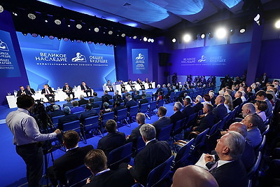 \"Великое наследие - общее будущее\". Пленарное заседание форума прошло в Бресте