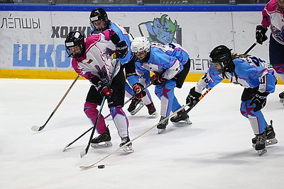 В хоккей играют не только мужчины. Всемирный женский хоккейный матч прошел в Минске
