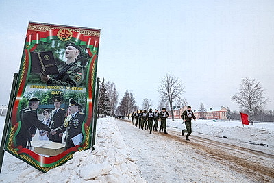 Внезапная проверка ВС продолжается. Бойцы сдают экзамен на выносливость