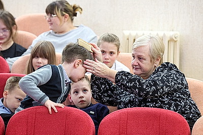 Песни и улыбки для детей и пожилых по всей стране. В Минске проходит акция \"Верить в себя\"