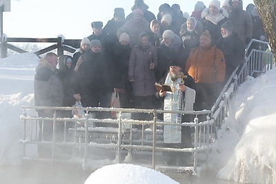 Православные верующие празднуют Крещение Господне