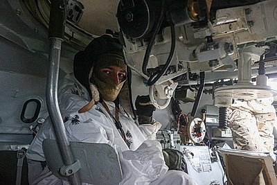 Десантники во время проверки ВС на Брестском полигоне выполняют стрельбы из различных видов оружия