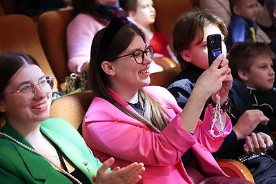 \"Образец для молодежи\". Орден Матери вручили 26 многодетным минчанкам