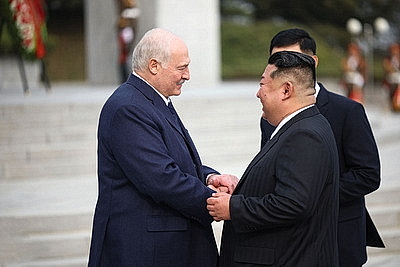 Лукашенко в Пхеньяне возложил венок к монументу \"Освобождение\"