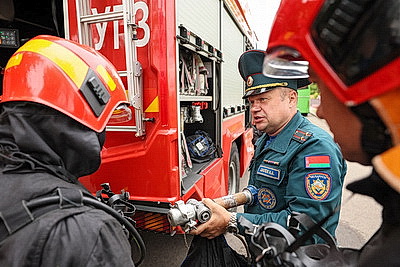 В Беларуси стартовали курсы по тушению электромобилей для спасателей из 11 стран
