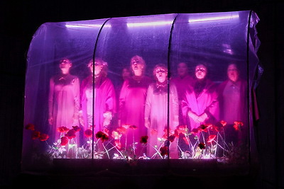 Спектакль \"Земля Эльзы\" прошел в Белорусском государственном молодежном театре