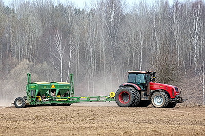 Посевная-2026 в Бешенковичах: новая техника и высокие темпы