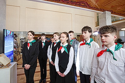 Не только права, но и обязанности перед Родиной. Школьникам вручили паспорта в Палате представителей