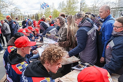 Один завод - одна команда. \"Металлург\" вновь привез Кубок Президента на БМЗ