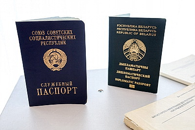 Артефакты и раритеты о белорусской дипломатии переданы из МИД в Национальный исторический музей