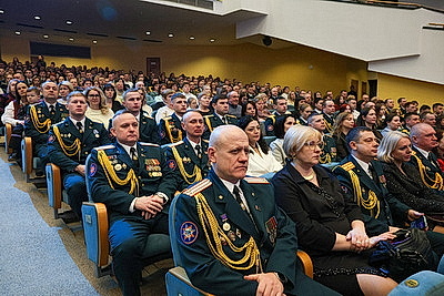 Профессия решительных и отважных. В Минске прошло торжественное собрание ко Дню спасателя