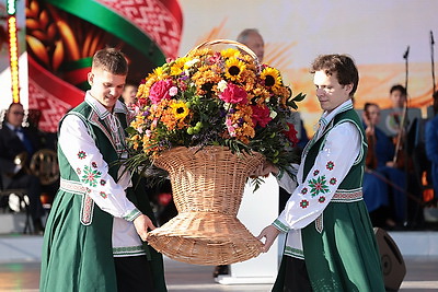 \"Дажынкі-2026\". Лучших тружеников села Витебской области чествуют в Миорах