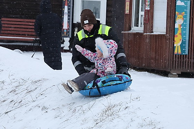 Любители активного отдыха провели праздничные выходные на снежных склонах