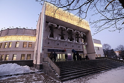 Юбилейный вечер \"Кальман против Штрауса, или Пять и пять - пятьдесят пять\" собрал на сцене весь коллектив музыкального театра