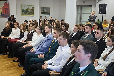 Председатель Могилевского облисполкома встретился с лучшими молодыми специалистами области