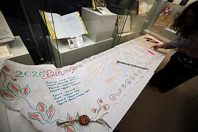 Ночные экскурсии и мастер-классы по каллиграфии: как встретили \"Библионочь\" в Национальной библиотеке Беларуси