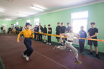 В Бресте проходит первенство города по подъему по штурмовой лестнице