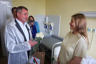 В Беларуси поздравили мам, родивших в День Независимости