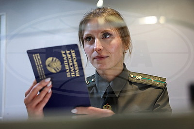 \"Каждый случай с поддельными документами запоминается\". Пограничники о работе в воздушной гавани столицы