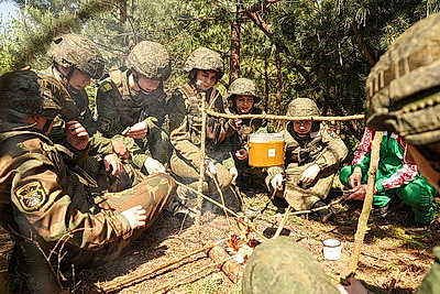Танк над головой и первый выстрел: как проходит конкурс военно-патриотических клубов ВС