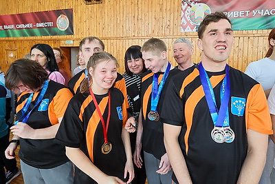 Победа над собой. Турнир по водным видам спорта \"Спешиал Олимпикс\" в Витебске собрал около 80 участников