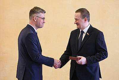 Люди разных профессий, но с общим подходом к делу. В Минске вручили госнаграды